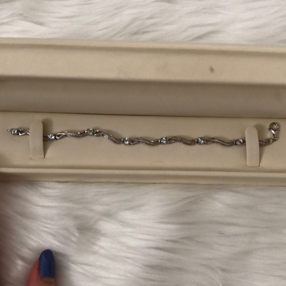 Sterling silver and aquamarine tennis bracelet - Picture 2 of 6